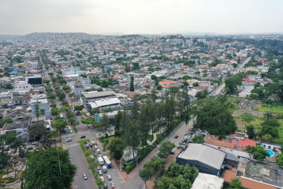 Urdesa cuenta con un alto número de población flotante, al ser un epicentro comercial de la ciudad.