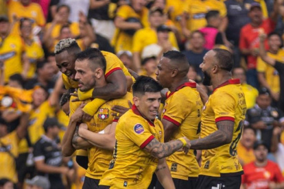 Octavio Rivero se mandó un doblete ante Emelec en el Clásico del Astillero.