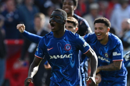 Moisés Caicedo va por su primer titulo en Europa.