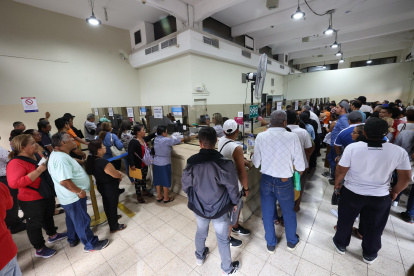 Cada año, son decenas de personas las que acuden al Municipio para saber si aplican o no a la exoneración del impuesto municipal.