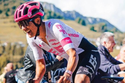 Richard Carapaz lleva un ascenso significativo y progresivo en la clasificación general.