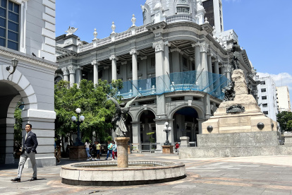 Estética. Al estar operativas las piletas, estas ayudarían a mejorar los espacios públicos; los académicos sugieren  que se rescate el valor patrimonial de estos elementos decorativos.