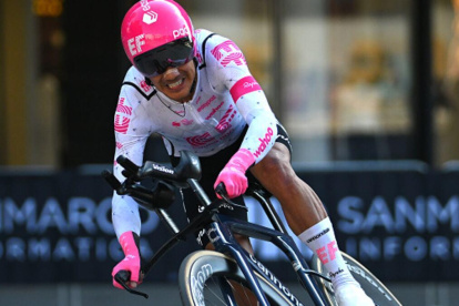 Richard Carapaz culminó tercero en el Giro de Italia 2025