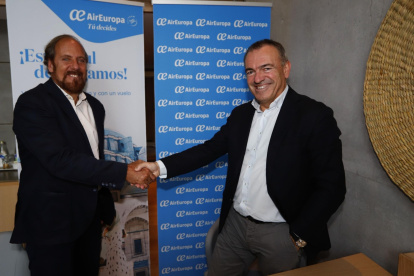 Visita. Rafael Brull, director de Marketing e Imanol Pérez, director Comercial de Air Europa, visitaron Quito para contar las novedades de la aerolínea para Ecuador.