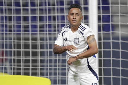 Christian Cueva festejó su tanto de penalti en el Universidad Católica vs. Emelec.