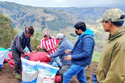 ¿Qué pasa si un hogar que califica para el Bono Raíces no tiene cuenta en BanEcuador?