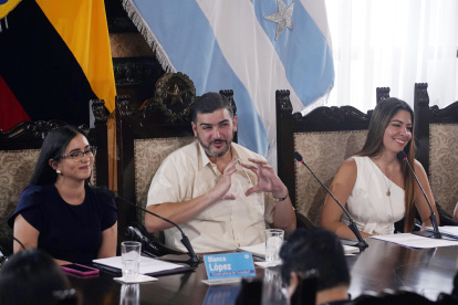 En mayo de 2025, el Concejo, presidido por Aquiles Álvarez, decidió que la Vicealcaldía de Guayaquil sea para Coronel.