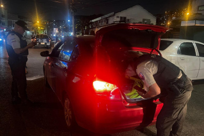 Más de 100 autos y motos fueron retirados de circulación durante los operativos conjuntos de la ATM y la Policía Nacional.