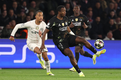 Willian Pacho será titular en la defensa de PSG.