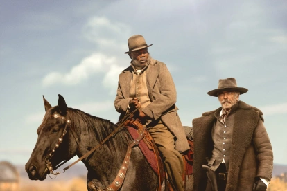 Venganza brutal cuenta con los papeles protagónicos de Samuel L. Jackson y Pierce Brosnan .