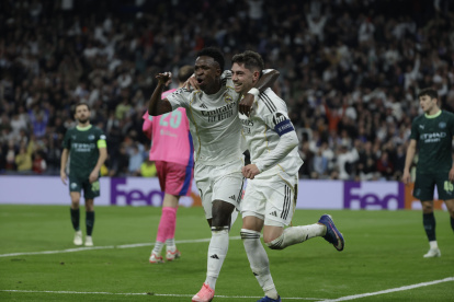 Real Madrid busca acercarse al líder de LaLiga 2025-26, el FC Barcelona.