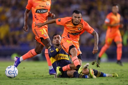 Matías Lugo tuvo problemas para contener el mediocampo del Barcelona ante Boca Juniors.