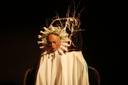 La obra Estoy quebrada del Coletivo Yana es parte de la programación del encuentro. Se presentará el viernes 24 de abril.