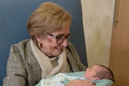 Karina Duprez junto a su bisnieto Lorenzo