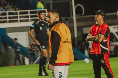 Lucas Mancinelli que maneja el medio campo del Deportivo Cuenca.