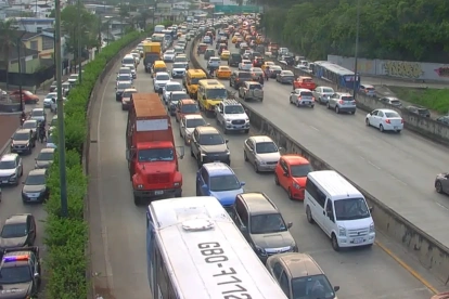 Avenida del Bombero colapsa por cierre de carril y sancionan a contratista.
