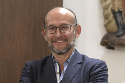 Efraín Villacis es narrador, dramaturgo, crítico y editor.