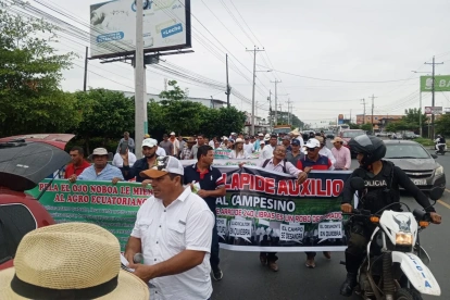 Un grupo de arroceros marchan en Babahoyo, piden atención del Gobierno para el sector de la agricultura.
