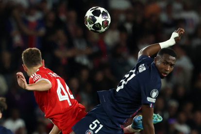 Willian Pacho fue el defensa más destacados de PSG vs Bayern Múnich.