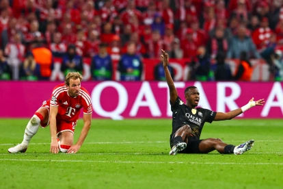 Kane de Bayern y Willian Pacho del PSG en la semifinal de la Champions.