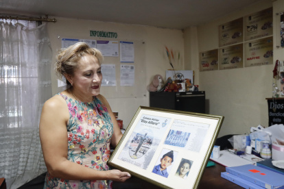 Catalina Avilés recuerda que, tras la tragedia que marcó su vida, empezó a ejercer la ayuda social dando alimentos a las familias necesitadas.