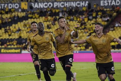 Barcelona SC salta a la cancha con la presión de no perderle pista al líder.