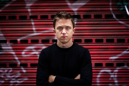 Por el escándalo en 2024, Íñigo Errejón dejó la política, frustrando una carrera en ascenso. Se ha mantenido alejado del foco público, excepto para defenderse ante la justicia.