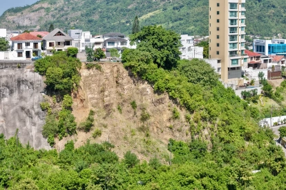 Municipio intervendrá talud en Los Ceibos por deslizamientos.