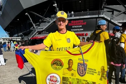 Manuel Cascarita Loor, fue desde Manta al Mundial para dar un show de malabares.