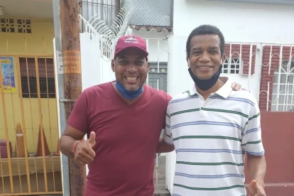 Eduardo Hurtado y una de las últimas fotos con Santos González el goleador de Aucas de los 80.