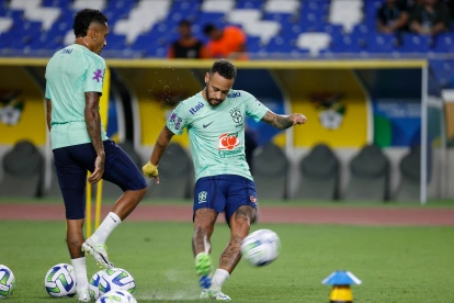 Neymar se alista para competir su cuarto Mundial de Fútbol.