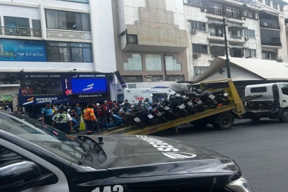 ATM retiene 18 motos mal estacionadas en la Bahía del Malecón.