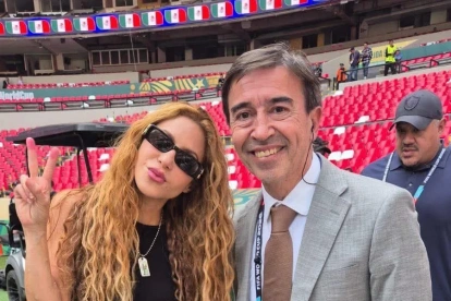 Benedetto sonríe con Shakira tras el inesperado encuentro que encendió las redes sociales en la previa mundialista.