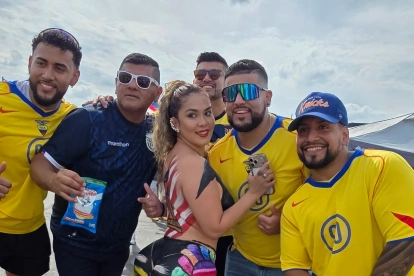 Stefany Aquino llamó la atención de los hinchas en el estreno mundialista de Ecuador.