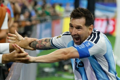Messi festeja su doblete ante Austria, que le permitió convertirse en el máximo goleador en la historia de los Mundiales.