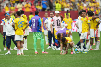 Jugadores de la selección colombiana tras la eliminación del Mundial a manos de Suiza.