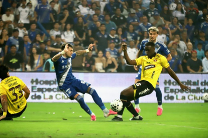 Emelec y Barcelona empataron 0-0 en el Clásico del Astillero.