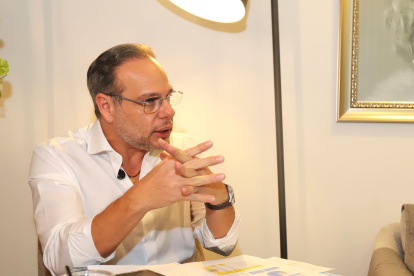 Andrés Roche es el precandidato del Partido Social Cristiano (PSC).