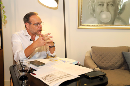 Andrés Roche es el precandidato del Partido Social Cristiano (PSC).
