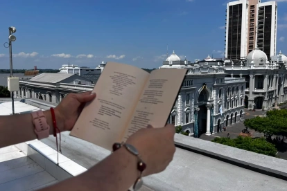 La ciudad 'atraviesa' a los autores de poemas; imprimen con arte lo que sienten de la misma, y como interviene en la cotidianidad. Guayaquil se encuentra en la poesía.