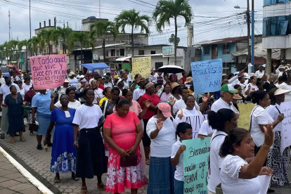 Cientos de fieles de distintas iglesias cristianas y evangélicas recorrieron las principales calles de San Lorenzo en una multitudinaria caminata de oración, elevando un clamor por la paz y la unidad.