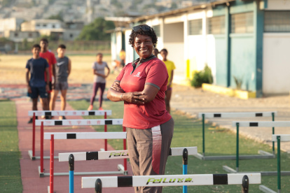 Fátima Navarro en su hábitat natural: el atletismo, disciplina que le ha permitido trascender barreras de género y profesional.