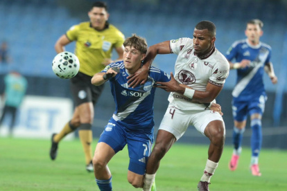 Luca Klimowicz (i) no pudo anotar en el duelo entre Emelec y Mushuc Runa, por la fecha 21 de la LigaPro.
