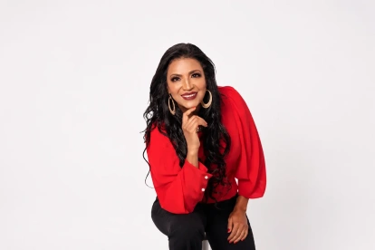 Mimí Ibarra ha decidido celebrar sus 30 años en la música con un nuevo álbum de salsa, que incluirá sus grandes éxitos.