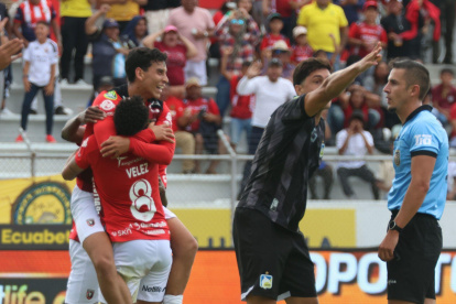 Leones FC visita a Delfín en la fecha 22 de la LigaPro 2026.