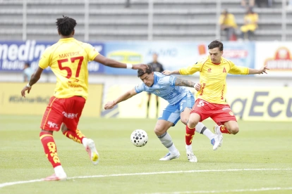 Macará humilló 4-1 al Aucas en su casa.