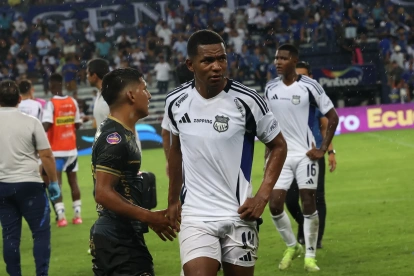 Romario Caicedo dejó de ser lateral derecho de Emelec.