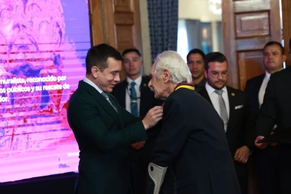 El premio en Cultura y Arte fue otorgado a Paúl Palacio Collmann, artista plástico, escultor y muralista de 84 años.
