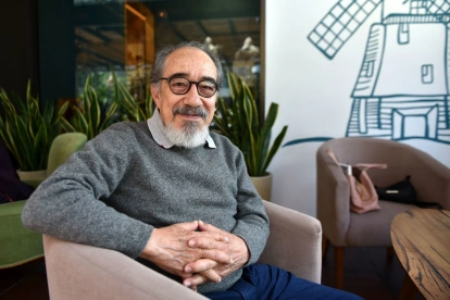 Jorge Ortiz es licenciado en leyes y periodista ecuatoriano. Ha publicado los libros Relatos para descifrar al mundo, Historias del mundo y Crónicas prodigiosas.