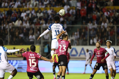 Independiente del Valle le ganpo 2-0 a Liga de Quito.